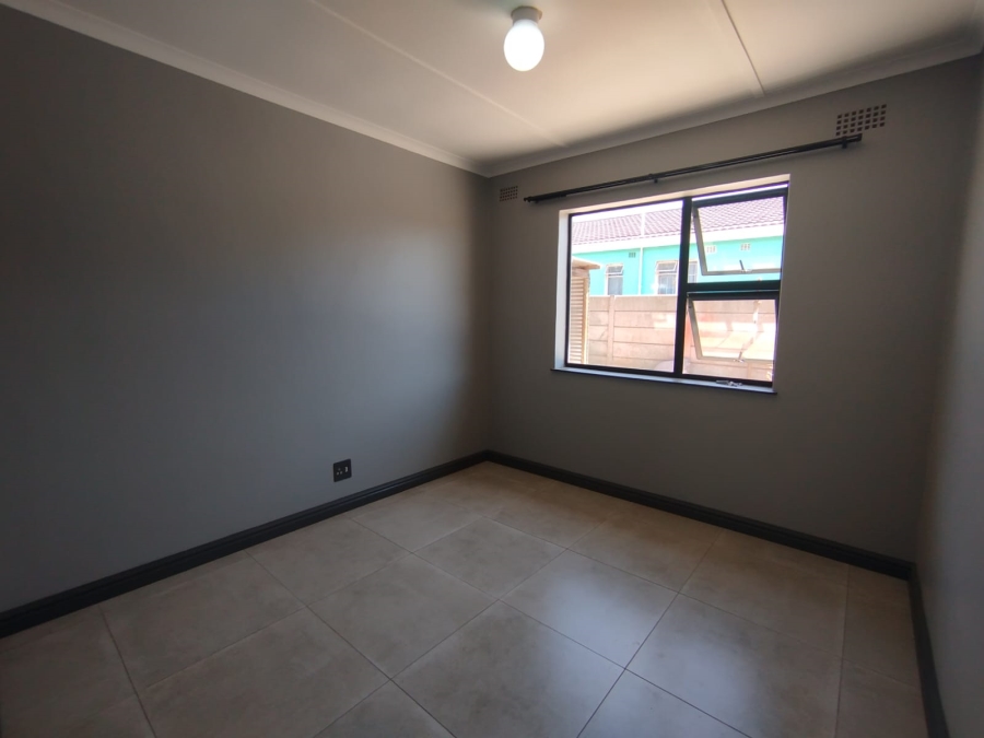 4 Bedroom Property for Sale in Louwville Western Cape
